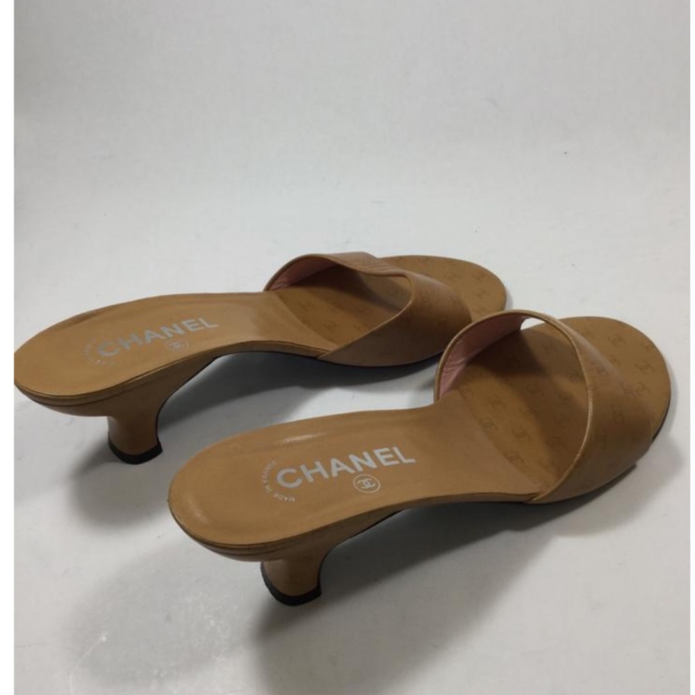 OFFERS ACCEPTED Authentic Chanel monogram sandal - Picture 8 of 8